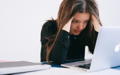 Jak reagować na błędy pracowników, aby wspierać rozwój firmy